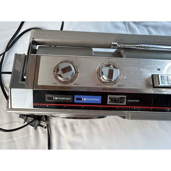 Panasonic Ambience RX-F4 AM/FM Portable Radio/Cassette Player, Tested Nostalgic - Picture 6 of 13